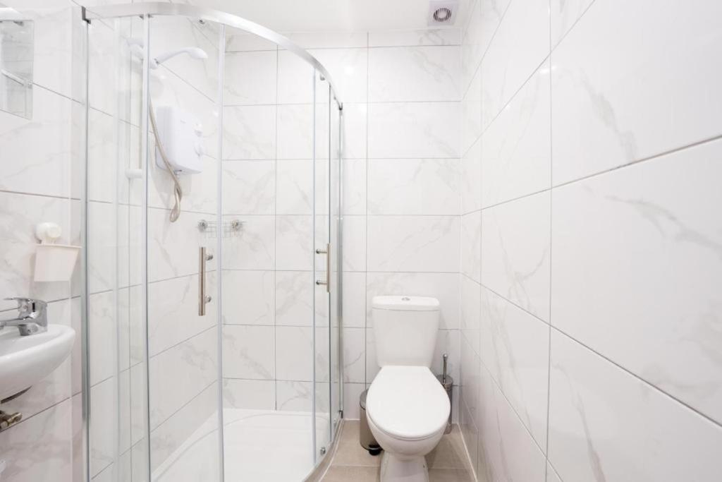 Heathrow Guest House - Oakway Feltham 외부 사진