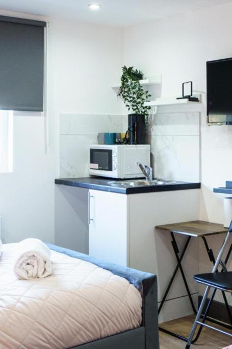 Heathrow Guest House - Oakway Feltham 외부 사진