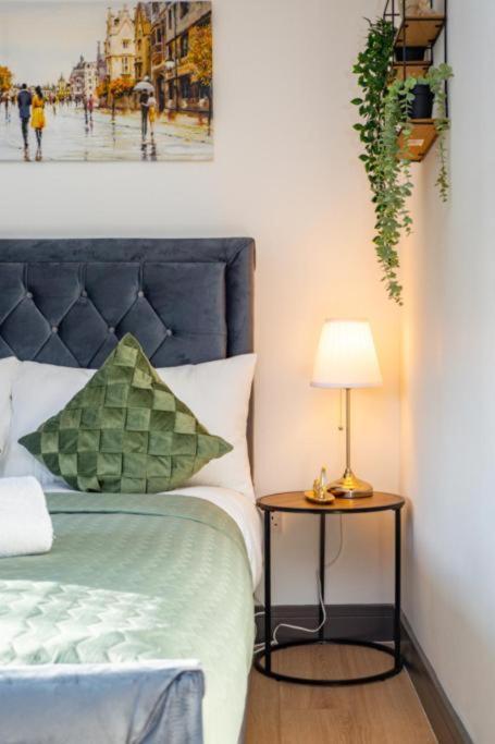 Heathrow Guest House - Oakway Feltham 외부 사진