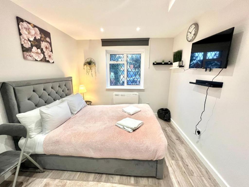 Heathrow Guest House - Oakway Feltham 외부 사진