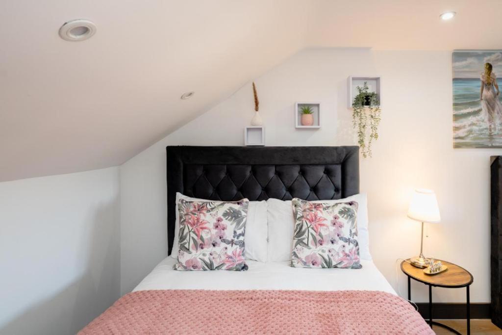 Heathrow Guest House - Oakway Feltham 외부 사진