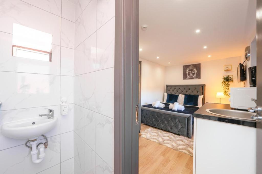 Heathrow Guest House - Oakway Feltham 외부 사진