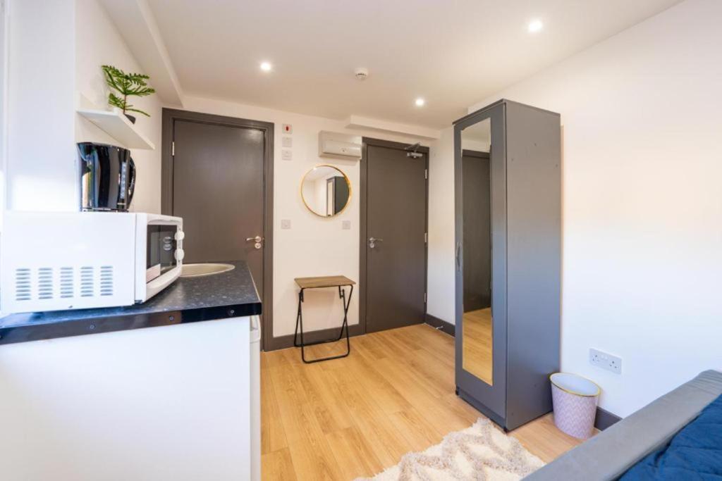 Heathrow Guest House - Oakway Feltham 외부 사진