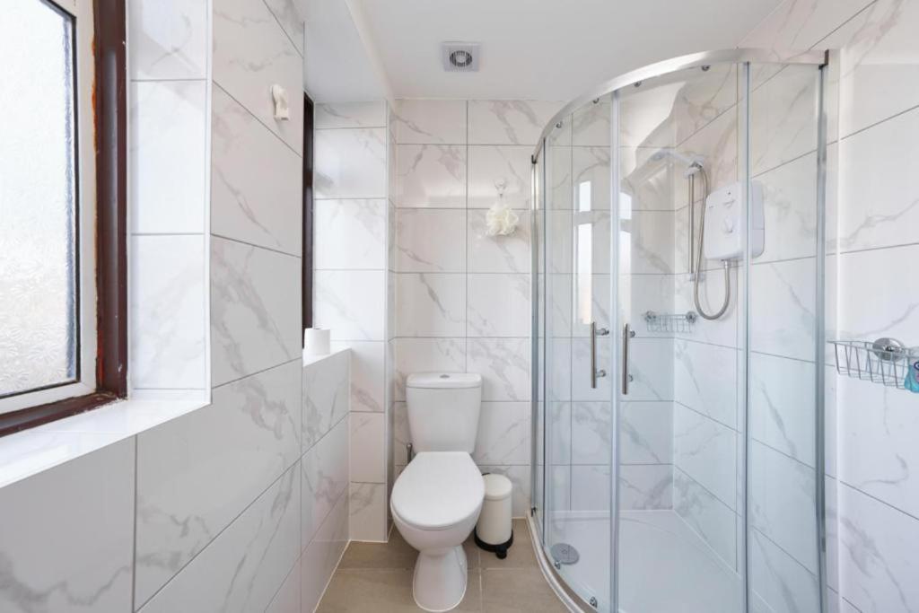 Heathrow Guest House - Oakway Feltham 외부 사진